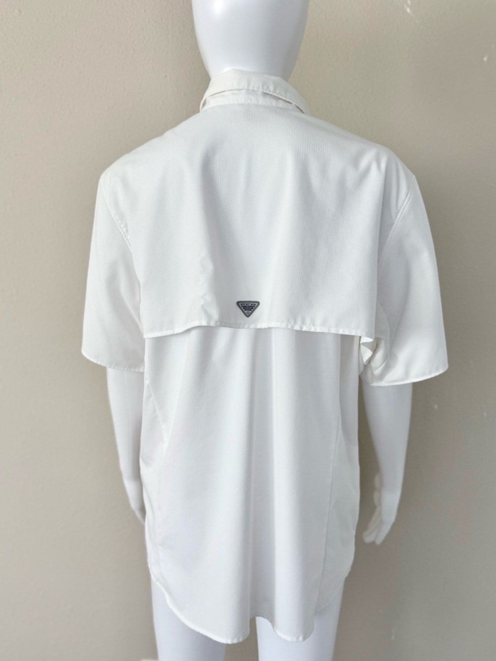 Columbia Ladies White Short-Sleeve Button-Up Shirt - Picture 2 of 6